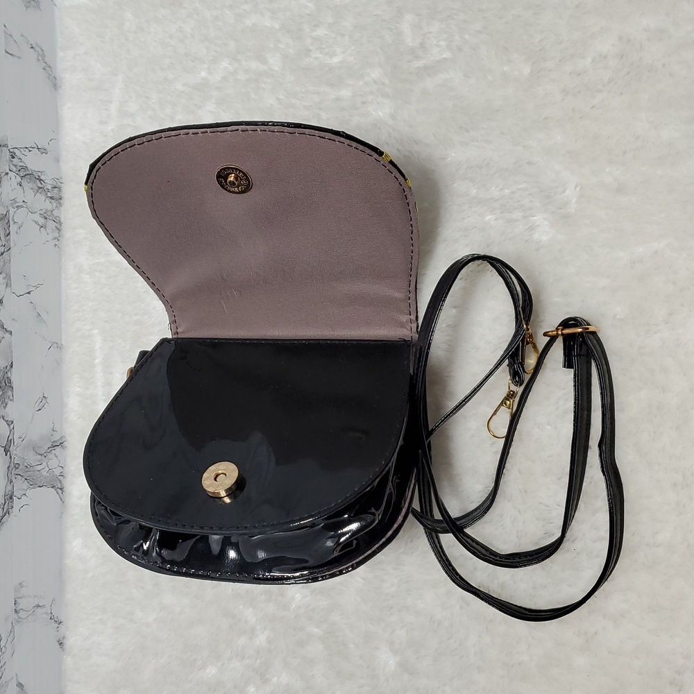 Hello Kitty Quilted Black and Gold Crossbody Handbag NWT - Picture 5 of 5